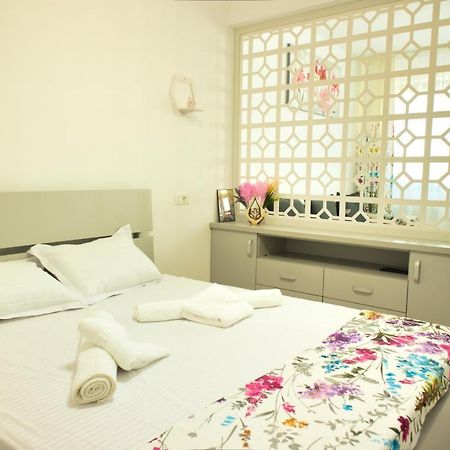 Cozy Flowers Studio - Fast Wi-Fi & Washer-Dryer Брашов Екстериор снимка