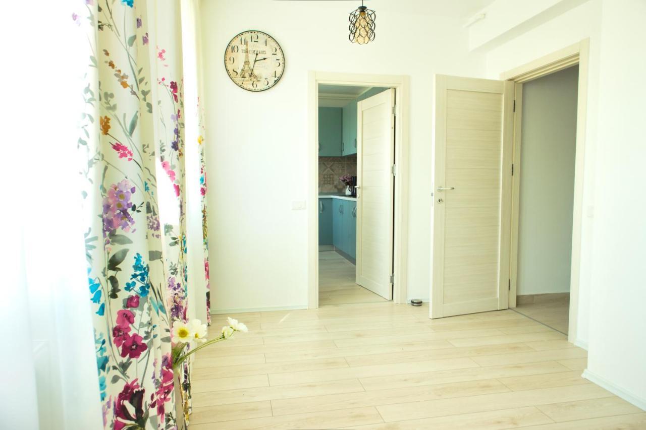 Cozy Flowers Studio - Fast Wi-Fi & Washer-Dryer Брашов Екстериор снимка